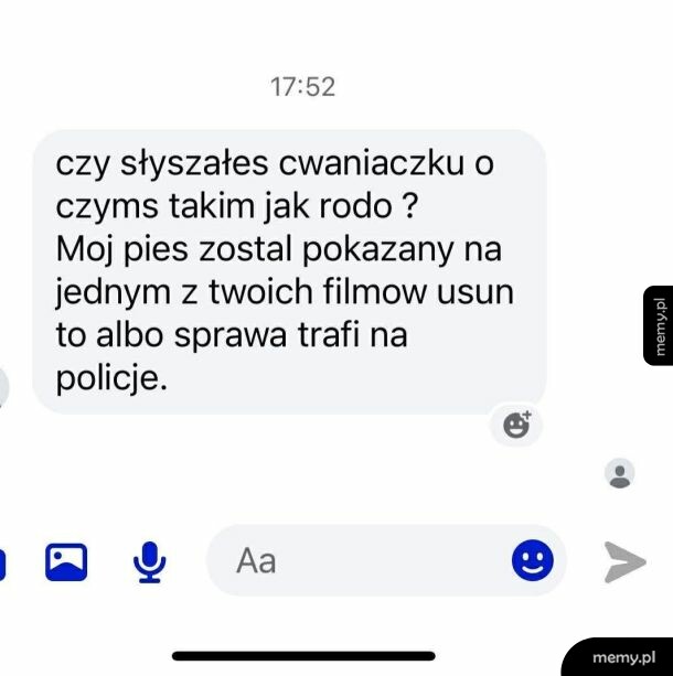Tekst wiadomości na tle interfejsu aplikacji.