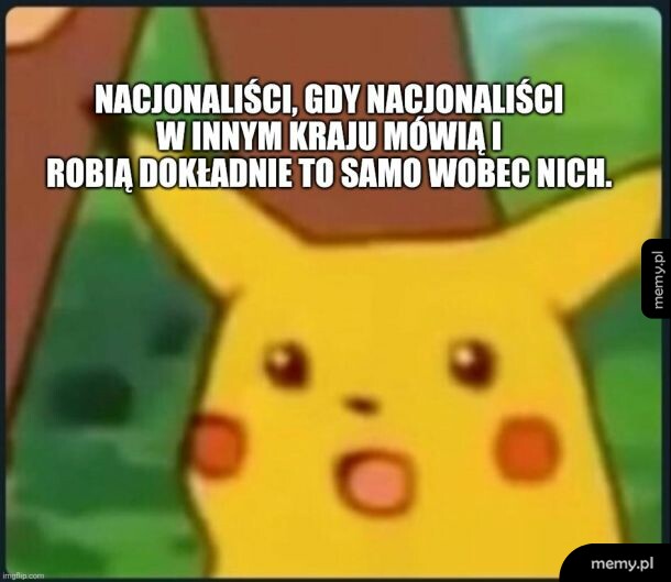 Pikachu z zaskoczoną miną, w tle kolorowa sceneria.