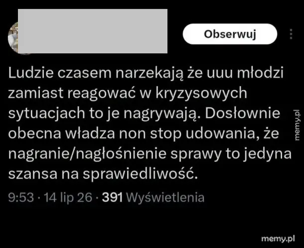 Tekst na tle z białym napisem.