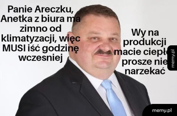 Mężczyzna w garniturze z poważnym wyrazem twarzy.