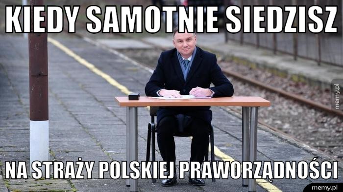 Kiedy samotnie siedzisz na straży polskiej praworządności