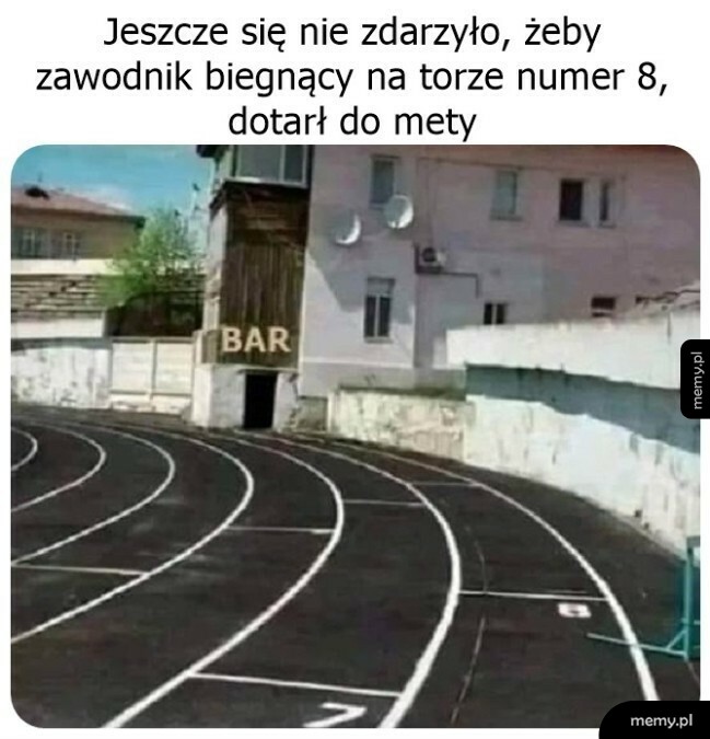 Bieżnia lekkoatletyczna z torem numer 8 prowadzącym wprost do drzwi baru.