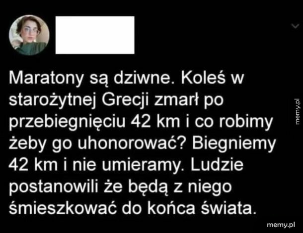 Zrzut ekranu z wpisu na Twitterze z czarnym tłem i tekstem o maratonach.