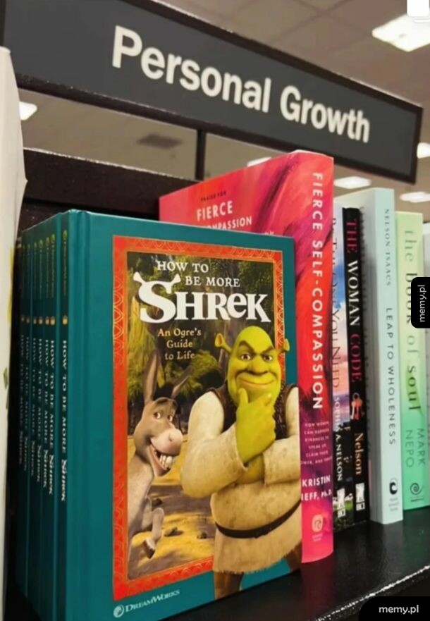 Książka o Shreku na półce z napisem Personal Growth w księgarni.
